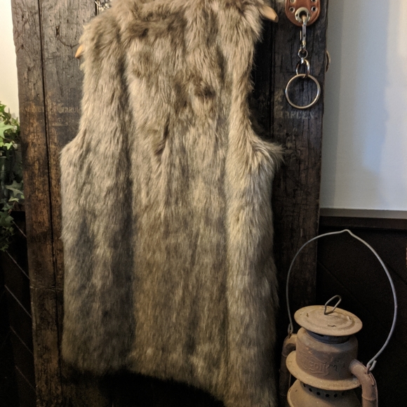 Beautiful faux fur vest LG - Picture 3 of 3